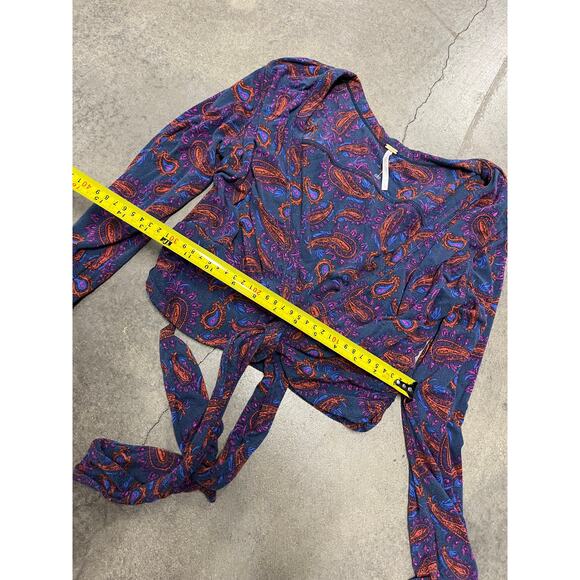 Free People Wild Free Paisley Print V Neck Cropped Top Blouse Size small - Picture 3 of 4